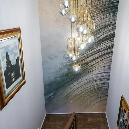 Apartament April Bucureşti