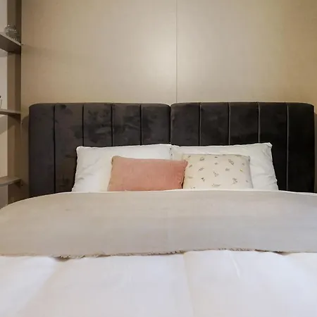Apartament April *