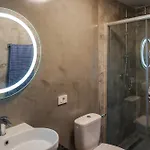 April 布加勒斯特