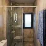 April * 布加勒斯特