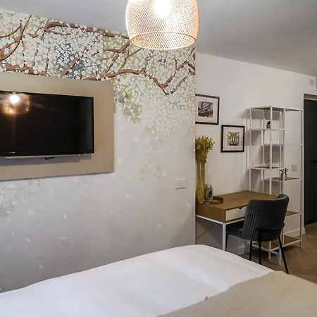 Apartment April
