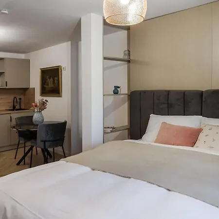 公寓 April 布加勒斯特