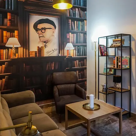 April * 布加勒斯特